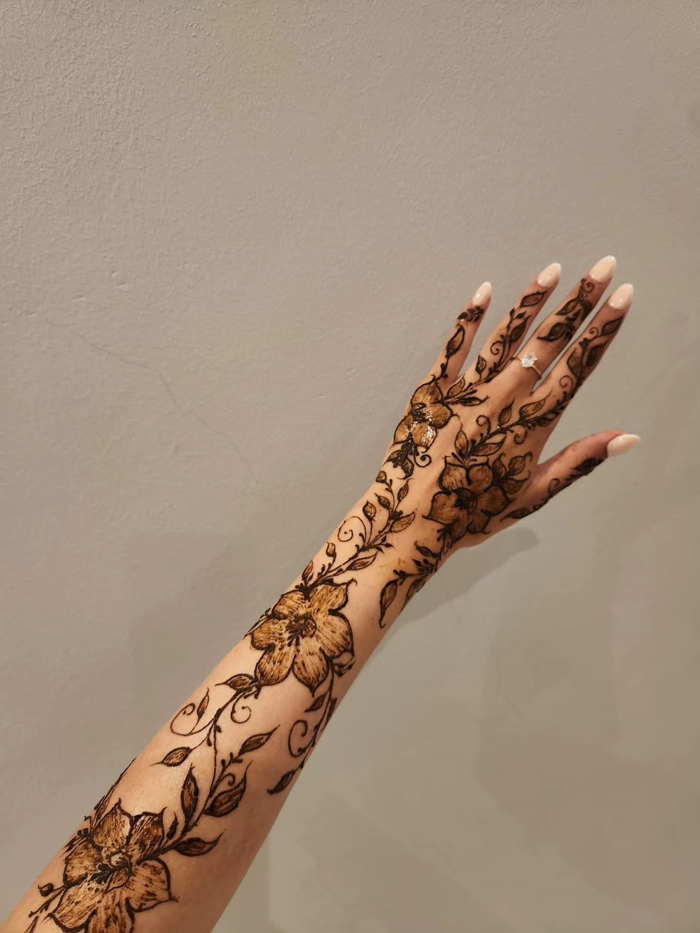 Mid-arm henna: floral vines from the fingers to the middle of the forearm